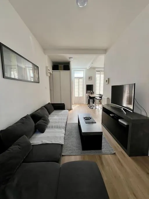 T2 35 M2 Republique Vieux-Port, Joliette Apartment Marseille 0*,  France